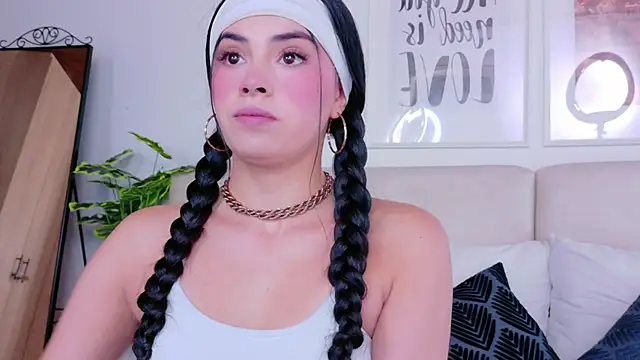 SaritaBratz online show from 10/15/25, 08:31