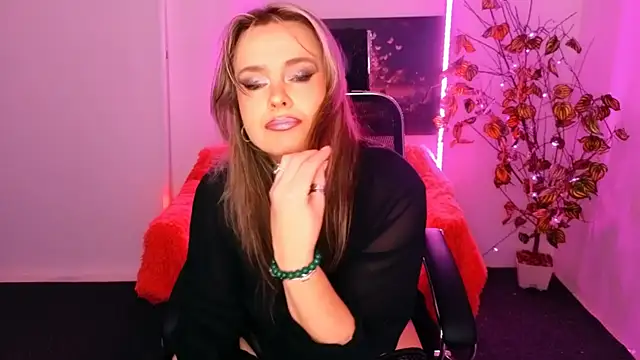 Snapshot of AnielaFox chatting on 11/07/25, 08:14 AnielaFox online show from 11/07/25, 08:14