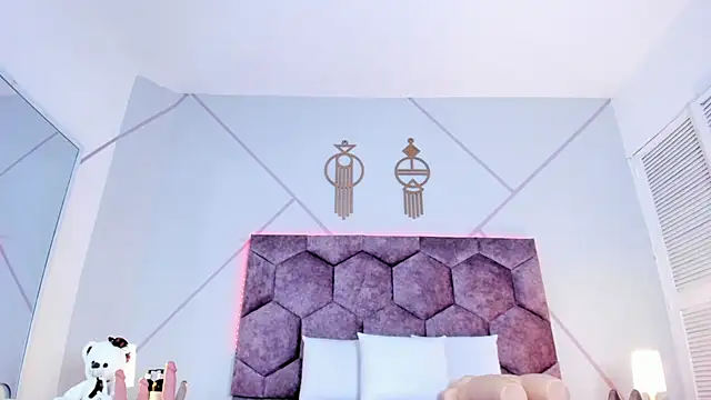 aurora collinss  online show from 01/13/26, 12:54