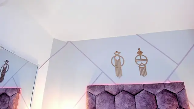 aurora collinss  online show from 02/18/26, 12:45