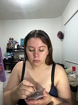 Snapshot of sarah_t1_ chatting on 05/06/26, 05:40 sarah t1 online show from 05/06/26, 05:40