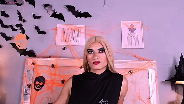 Snapshot of Emily_Castillo_1 chatting on 10/24/25, 04:20 Emily Castillo 1 online show from 10/24/25, 04:20