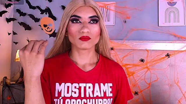 Snapshot of Emily_Castillo_1 chatting on 10/26/25, 05:13 Emily Castillo 1 online show from 10/26/25, 05:13