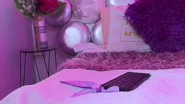 Snapshot of Mia_Montess chatting on 10/08/25, 12:03 Mia Montess online show from 10/08/25, 12:03