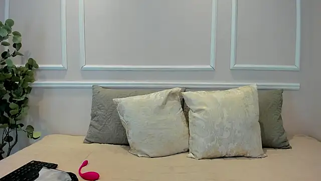 Lucy Canel online show from 01/07/26, 07:16