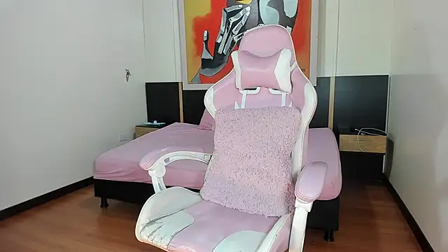 Snapshot of i_am_karoll chatting on 11/18/25, 07:07 i am karoll online show from 11/18/25, 07:07