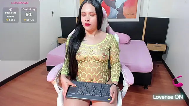 Snapshot of i_am_karoll chatting on 11/29/25, 07:06 i am karoll online show from 11/29/25, 07:06