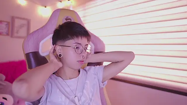 tommy blue online show from 04/01/26, 01:41