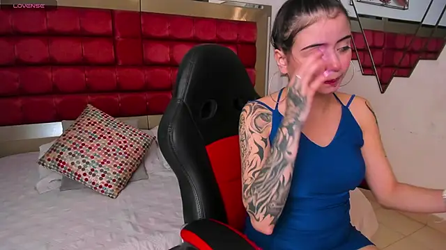 SaskiaGrendel online show from 04/10/26, 11:42