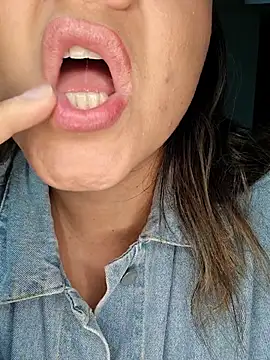 mandy-moore online show from 04/16/26, 03:51