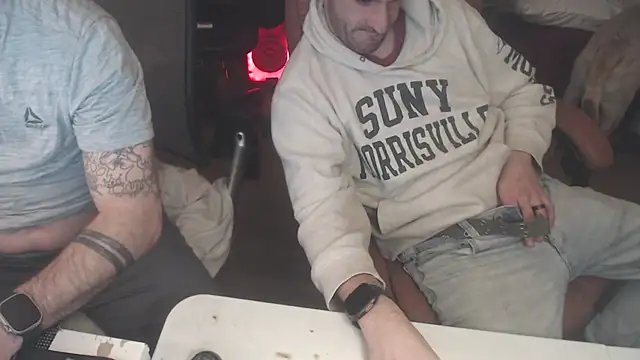 Snapshot of weknowourworth6999 chatting on 10/26/25, 10:04 weknowourworth6999 online show from 10/26/25, 10:04