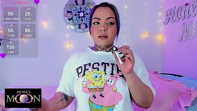 Snapshot of honey_mooon chatting on 12/01/24, 06:30 honey mooon online show from 12/01/24, 06:30