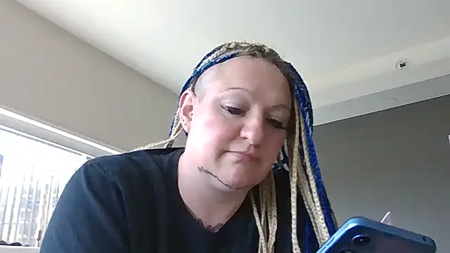 Snapshot of livieblainn chatting on 03/28/26, 06:40 livieblainn online show from 03/28/26, 06:40