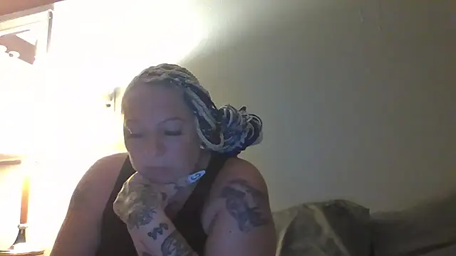 Snapshot of livieblainn chatting on 07/21/26, 02:25 livieblainn online show from 07/21/26, 02:25