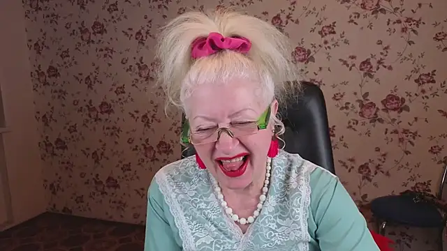 Maya Mayflower online show from 12/01/25, 04:06