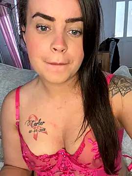 Snapshot of Sophie_23XX chatting on 10/11/25, 10:47 Sophie 23XX online show from 10/11/25, 10:47