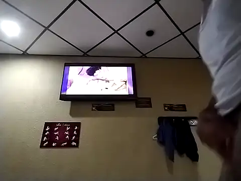 Snapshot of karlossan24 chatting on 02/15/26, 09:33 karlossan24 online show from 02/15/26, 09:33