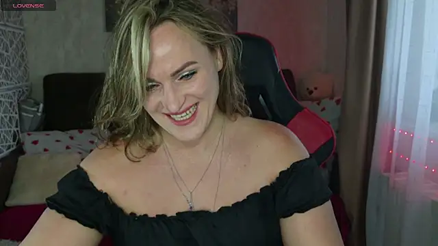 Snapshot of Anya-Sweet chatting on 09/23/25, 05:54 Anya-Sweet online show from 09/23/25, 05:54