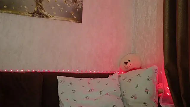 Snapshot of Anya-Sweet chatting on 11/25/25, 03:56 Anya-Sweet online show from 11/25/25, 03:56