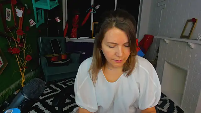 Snapshot of NicoleHitman chatting on 03/05/25, 12:55 NicoleHitman online show from 03/05/25, 12:55