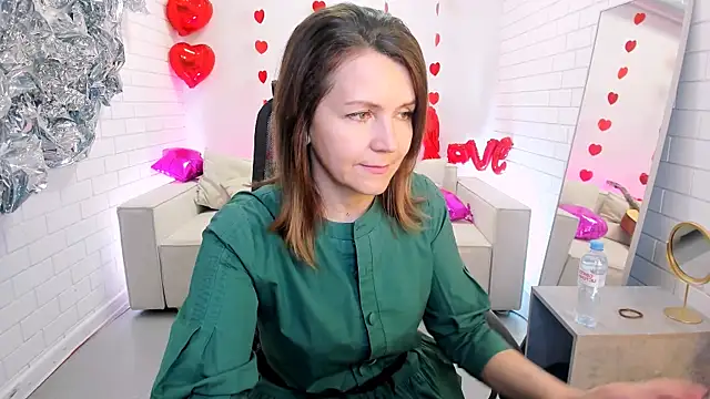 Snapshot of NicoleHitman chatting on 03/10/25, 09:32 NicoleHitman online show from 03/10/25, 09:32