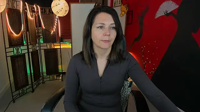 Snapshot of NicoleHitman chatting on 03/17/25, 05:12 NicoleHitman online show from 03/17/25, 05:12