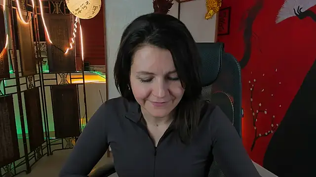 Snapshot of NicoleHitman chatting on 03/17/25, 08:18 NicoleHitman online show from 03/17/25, 08:18