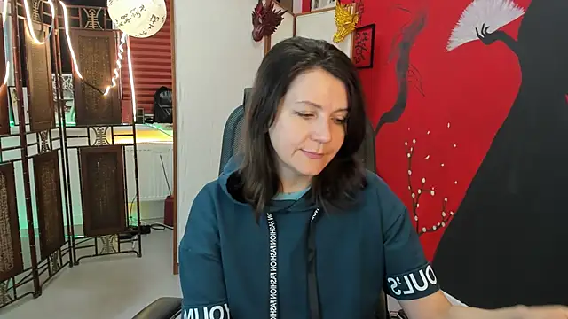 Snapshot of NicoleHitman chatting on 03/19/25, 05:19 NicoleHitman online show from 03/19/25, 05:19