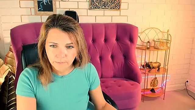 Snapshot of NicoleHitman chatting on 09/26/25, 09:35 NicoleHitman online show from 09/26/25, 09:35