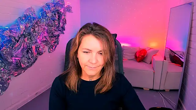 Snapshot of NicoleHitman chatting on 10/13/25, 09:31 NicoleHitman online show from 10/13/25, 09:31