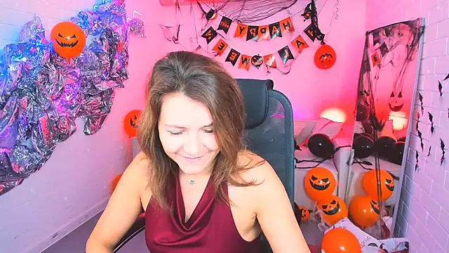 Snapshot of NicoleHitman chatting on 10/24/25, 05:26 NicoleHitman online show from 10/24/25, 05:26