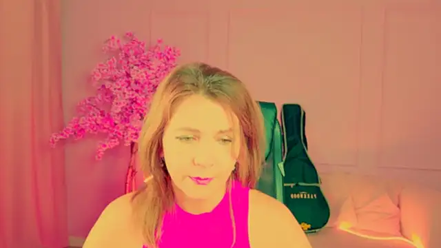 Snapshot of NicoleHitman chatting on 11/09/25, 09:18 NicoleHitman online show from 11/09/25, 09:18