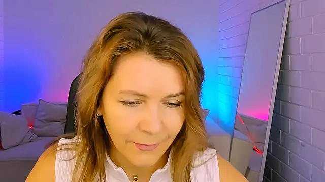 Snapshot of NicoleHitman chatting on 11/12/25, 09:21 NicoleHitman online show from 11/12/25, 09:21