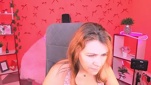 Snapshot of NicoleHitman chatting on 11/18/25, 09:14 NicoleHitman online show from 11/18/25, 09:14