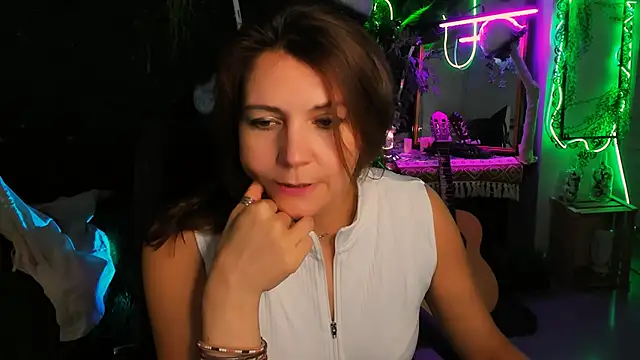 Snapshot of NicoleHitman chatting on 11/26/25, 09:32 NicoleHitman online show from 11/26/25, 09:32