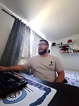 Snapshot of Edmund98 chatting on 09/27/25, 06:02 Edmund98 online show from 09/27/25, 06:02