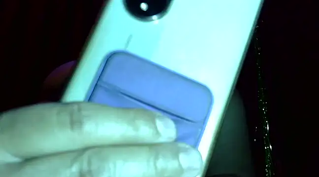 Snapshot of isis_milove chatting on 03/23/25, 06:58 isis milove online show from 03/23/25, 06:58