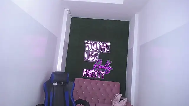 Snapshot of andrea_torres_t chatting on 03/10/25, 04:46 andrea torres t online show from 03/10/25, 04:46