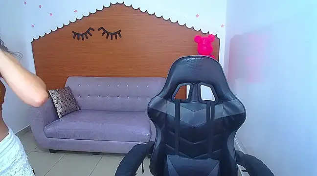 Snapshot of andrea_torres_t chatting on 03/12/25, 04:24 andrea torres t online show from 03/12/25, 04:24