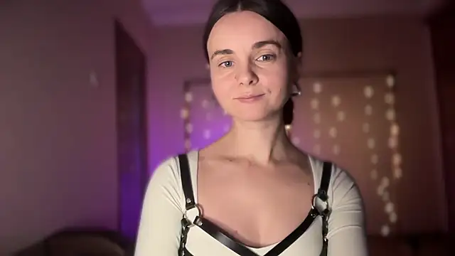 Snapshot of lanaloulou chatting on 09/11/25, 10:54 lanaloulou online show from 09/11/25, 10:54