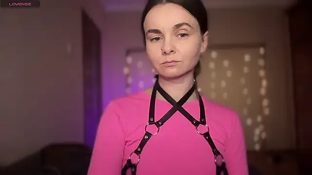 Snapshot of lanaloulou chatting on 10/21/25, 10:10 lanaloulou online show from 10/21/25, 10:10