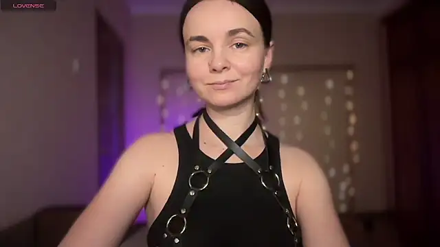 Snapshot of lanaloulou chatting on 10/25/25, 10:26 lanaloulou online show from 10/25/25, 10:26