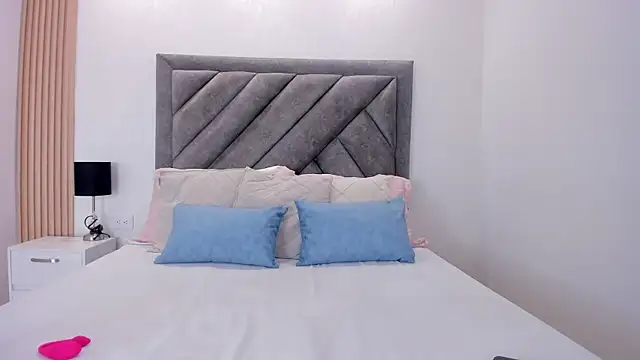 Snapshot of sweetandyy_ chatting on 07/17/26, 02:56 sweetandyy online show from 07/17/26, 02:56
