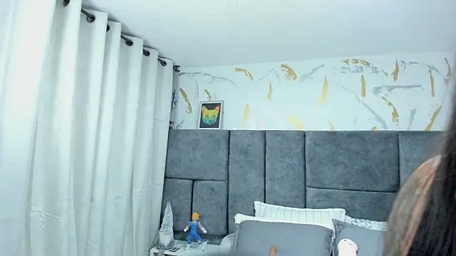 Snapshot of Cristal_Velle chatting on 12/21/25, 01:51 Cristal Velle online show from 12/21/25, 01:51