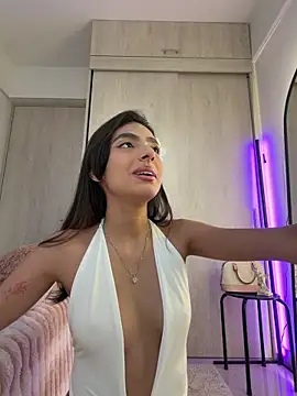 ZaraLuuv online show from 04/16/26, 07:03