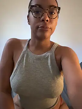 Snapshot of Melia_Rayne chatting on 10/17/25, 07:11 Melia Rayne online show from 10/17/25, 07:11