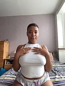 Snapshot of Melia_Rayne chatting on 10/18/25, 11:55 Melia Rayne online show from 10/18/25, 11:55