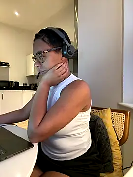 Snapshot of Melia_Rayne chatting on 11/13/25, 03:55 Melia Rayne online show from 11/13/25, 03:55