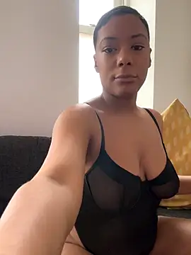 Snapshot of Melia_Rayne chatting on 11/16/25, 11:16 Melia Rayne online show from 11/16/25, 11:16