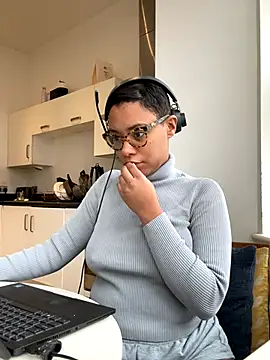 Snapshot of Melia_Rayne chatting on 11/19/25, 12:05 Melia Rayne online show from 11/19/25, 12:05